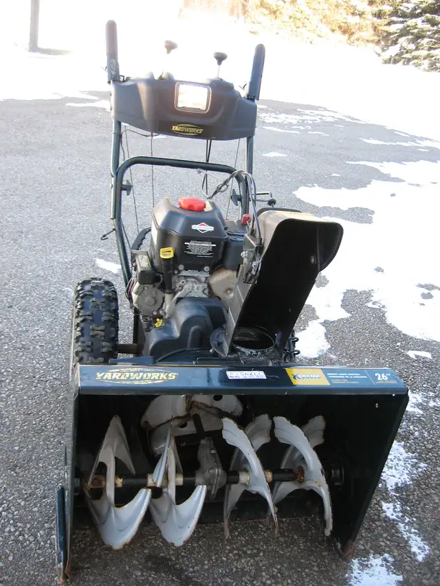 Yardworks  Snowblower  For  Sale in Snowblowers in Kitchener / Waterloo - Image 2