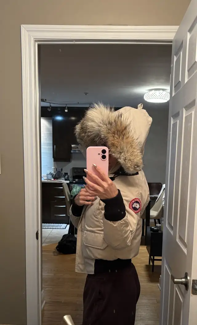 Canada Goose Chilliwack bomber, sand color, size xx in Women's - Tops & Outerwear in City of Montréal - Image 8