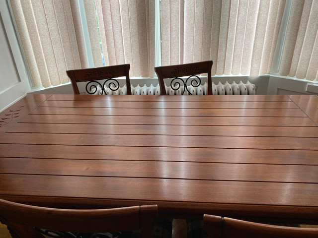 Dining room table and chairs in Dining Tables & Sets in Brockville