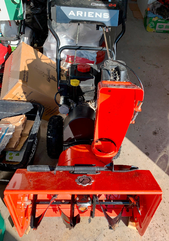 Ariens Classic 24” Two-Stage Snow Blower in Snowblowers in Barrie