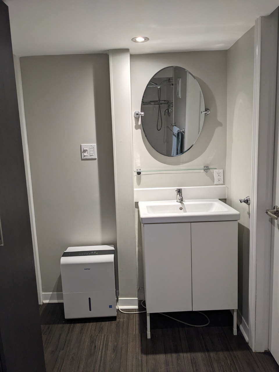 Bright, Updated Suite: Burlington-Waterdown Border 5