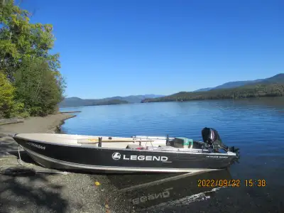 Purchased from Little River Boat World in 2021 Added a 3 tier Bimini Top in Royal Blue also wooden o...