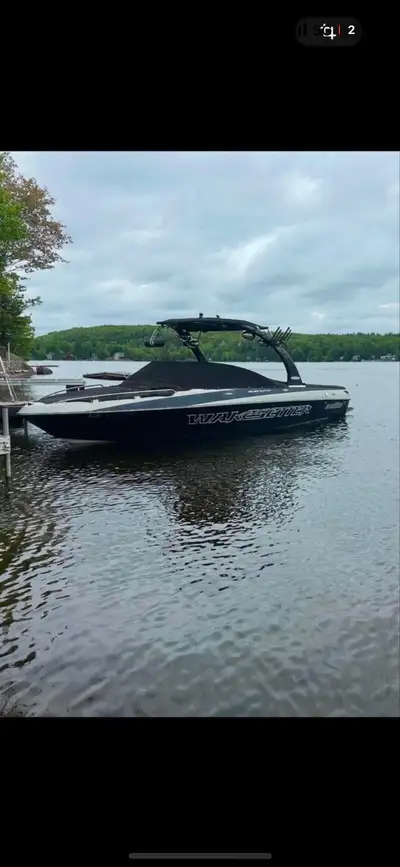 Malibu wakesetter 2007 silver edition Pret pour mise a leau 4000$ facture preparation le 25 avril Tr...