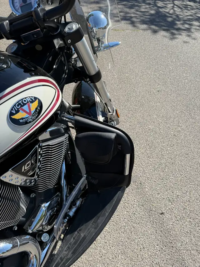 2012 Victory Cross Roads in Street, Cruisers & Choppers in Calgary - Image 9