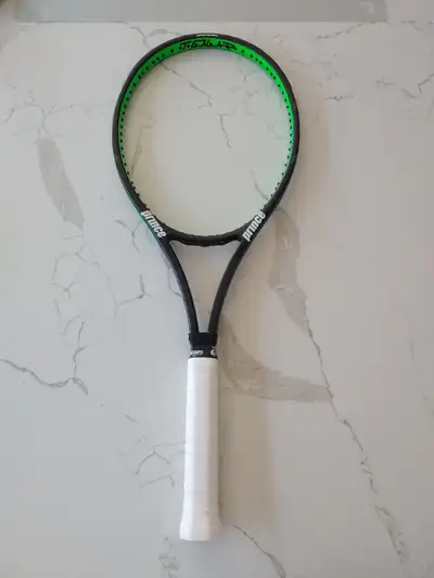 Used about 10 times. Unstrung. Grip size 4. See photos. For specs, see https://racquetguys.ca/produc...