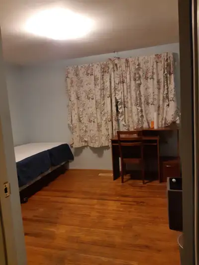 Private room available now in Owen Sound
