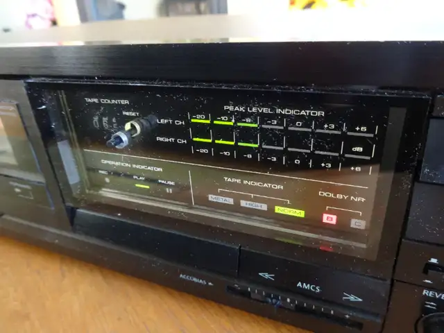 Onkyo TA-R240 vintage auto reverse Cassette Tape Deck (1987-89) in Stereo Systems & Home Theatre in Markham / York Region - Image 6