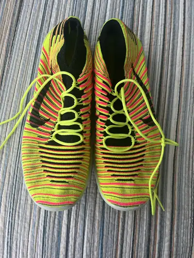 Size 8 's 2 different shoes!