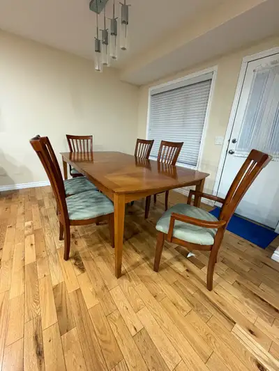 This pre-owned dining set includes a sturdy wooden rectangular table with a beautiful geometric inla...