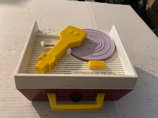 Fisher Price Music Box Record Player in Toys & Games in Mississauga / Peel Region - Image 2