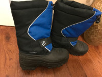 Boys NEW Winter Boots size 3
