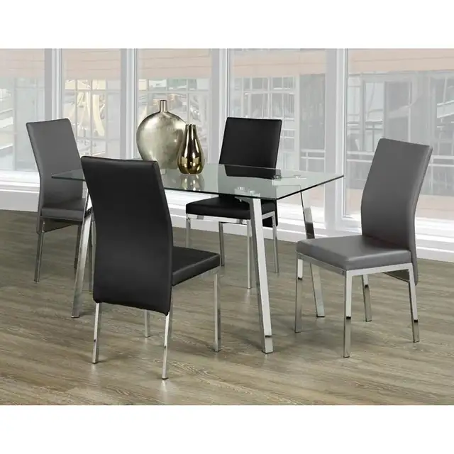 Table en Verre Élégante avec 4 Chaises – Neuve in Dining Tables & Sets in Trois-Rivières - Image 2