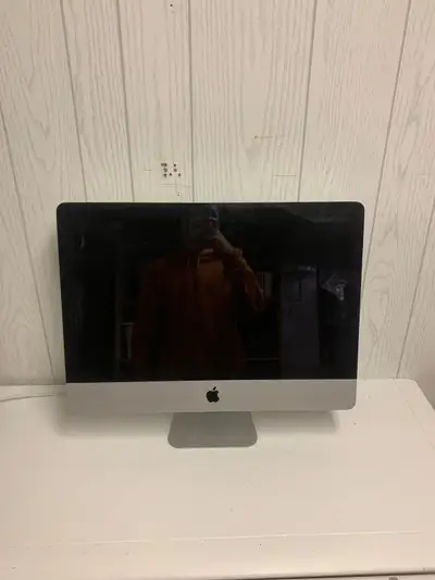 2009 Mac good condition still working I just never use it. Don’t know specs.