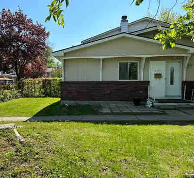 Bungalow with 3 bedrooms, 1 bathroom, and unfinished basement in DDO is available for rent from Augu...