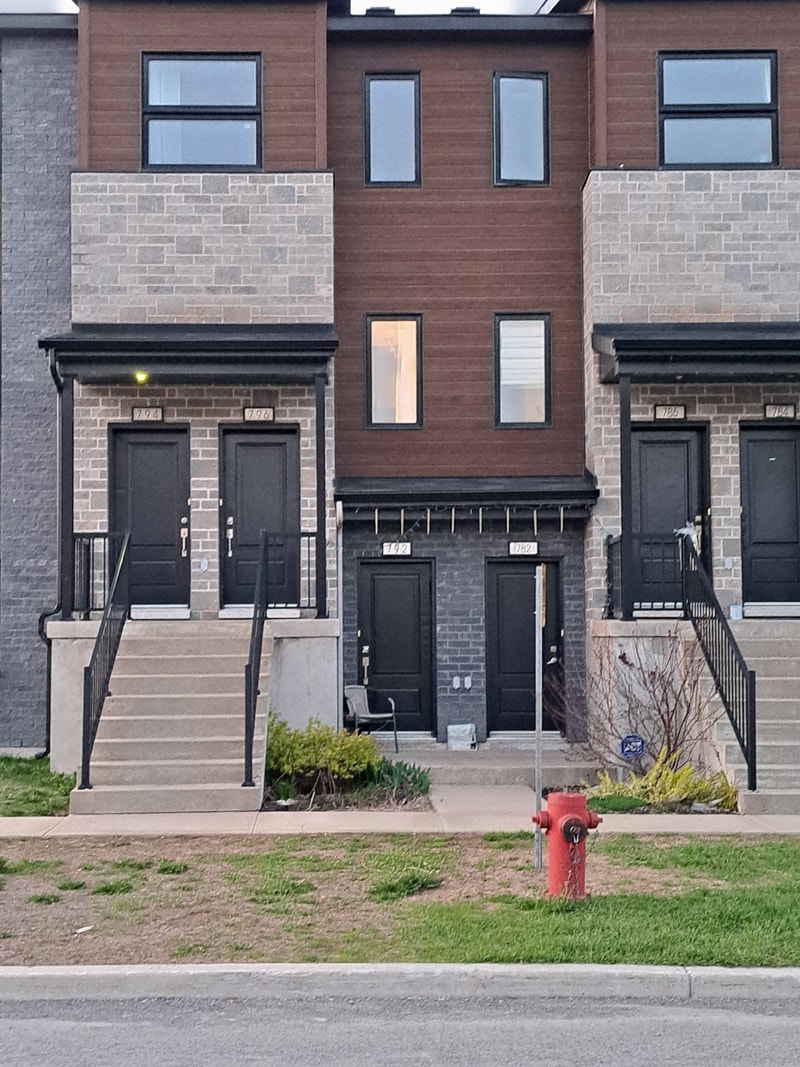 Belle chambre dans Grand logement Chambres à louer et colocs Laval