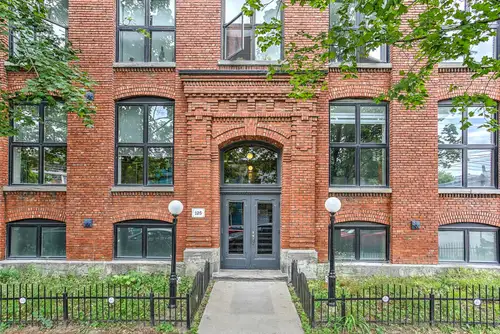 Disponible pour 1er juillet 2026 /// Available for July 1st Loft à louer: GRANDE AIRE OUVERTE – pas...