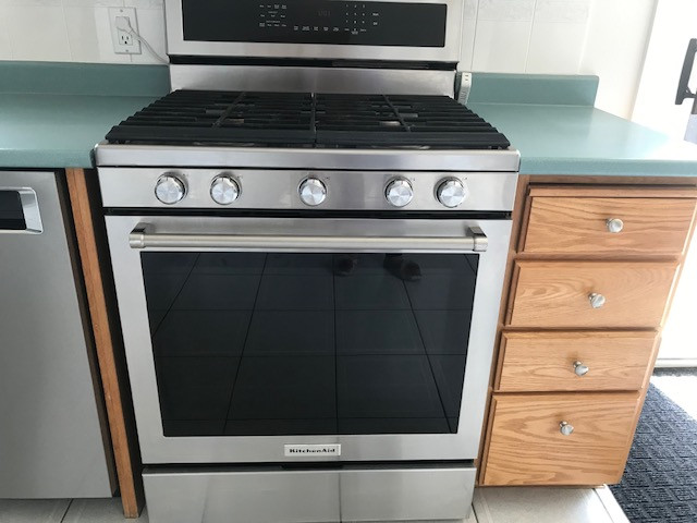 Stove/Oven in Stoves, Ovens & Ranges in Oshawa / Durham Region - Image 2