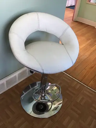 Chaise ajustable en hauteur avec appui-pied, View more