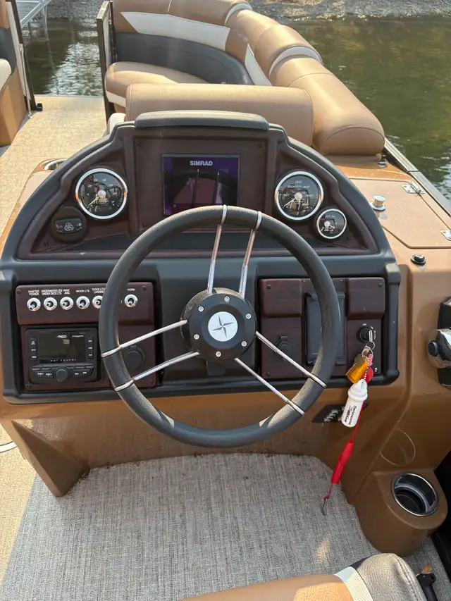 2021 25 FOOT BERKSHIRE PONTOON 25E STS 3.0. LIKE NEW in Powerboats & Motorboats in Penticton - Image 8