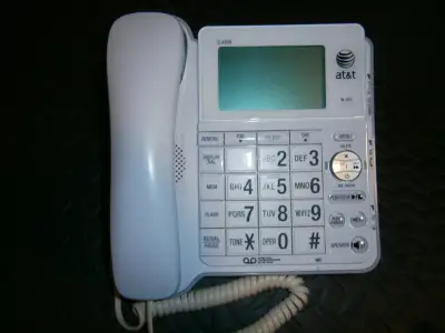 Téléphone de Bureau de Couleur Blanc AT&T. Principale Fonction: Gros Chiffre, Main Libre, Répondeur,...