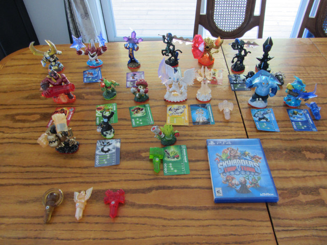 Skylanders Trap Team Figures Traps Cards PS4 Game in Sony Playstation 4 in Oakville / Halton Region