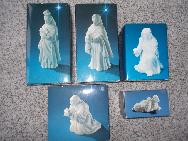 AVON-NATIVITY White Porcelain-Excellent Condition in Other in London