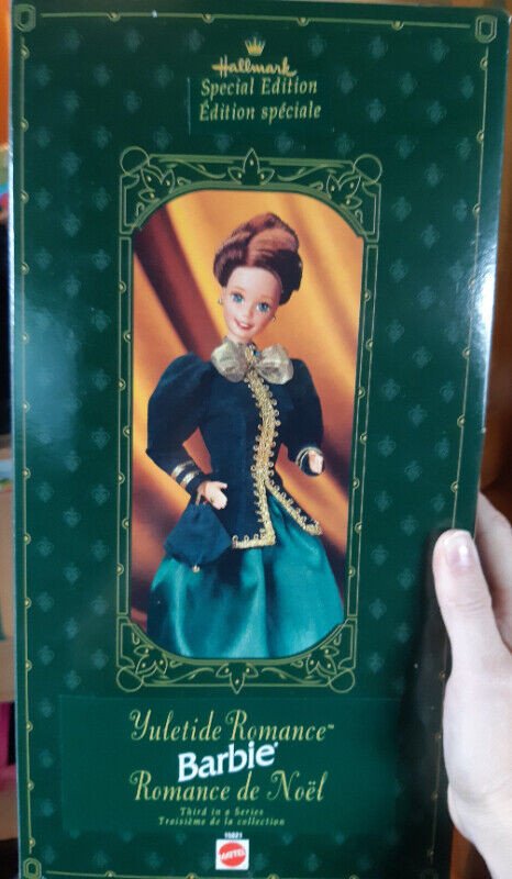 1996 collectible Yuletide Romance Barbie - in box in Arts & Collectibles in Kitchener / Waterloo - Image 2