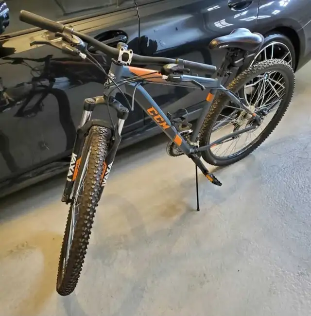 Mountain Bike Bicycle CCM 29er Hardtrail  21 Speed Vaxa in Mountain in Markham / York Region - Image 2