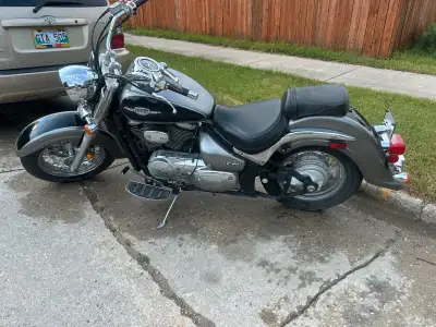 2005 Suzuki Boulevard C50 800cc 5speed transmission. 70,000kms has a windshield and back rest that c...