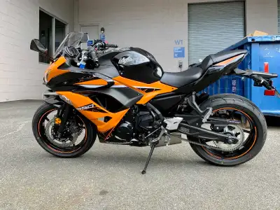 Candy Orange 650 ninja with ABS - 1 owner --6700KM-- super low mileage - always garage kept - never...