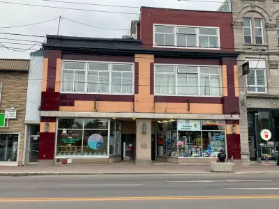petit loft centre-ville prés de tous les services pour une personne laveuse sécheuse