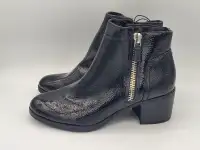 Ladies Boots Glossy Black size 8 brand new / bottes femmes noir
