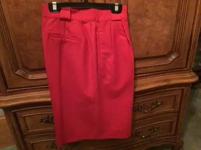 SHORT POUR FEMME ROUGE 14 DE QUALITÉ 100% PURE MERINO WOOL NEUF, View more