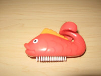 Brosse à ongles poisson, protection robinet Safety 1st NEUFS