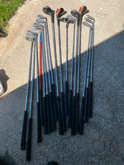 Lot bâton golf sac de golf balles de golf tés et chariot de golf, View more