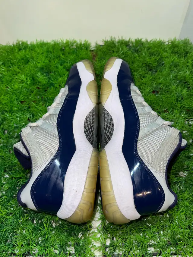 Size 9.5 - Air Jordan 11 Retro Low Georgetown in Men's Shoes in Mississauga / Peel Region - Image 4