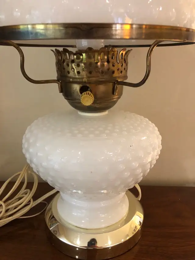 Milk Glass Hobnail Parlour Lamp in Indoor Lighting & Fans in City of Toronto - Image 4