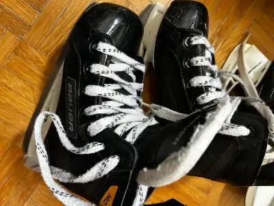 Used Bauer ice skates  size Y10, View more