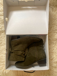 Aldo Olive Green Suede Side Zip Ruched Ankle Boots/Booties