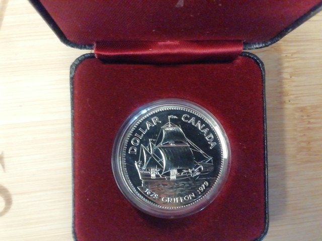1979    Royal   Canadian Mint 50% silver dollar dans Art et objets de collection  à Région de Mississauga/Peel - Image 2