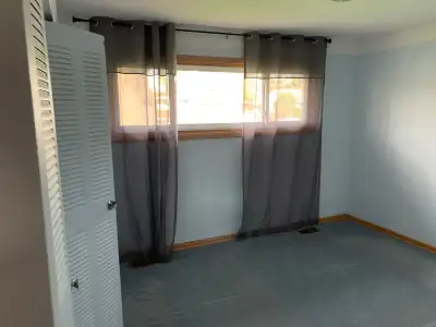 Private room for rent on main floor in house with shared bathroom, kitchen, laundry and living room,...
