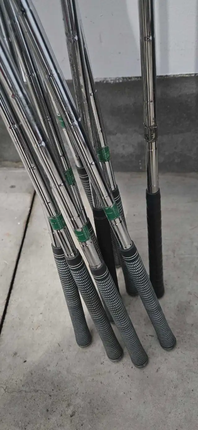 Golf clubs set in Golf in St. Catharines - Image 4