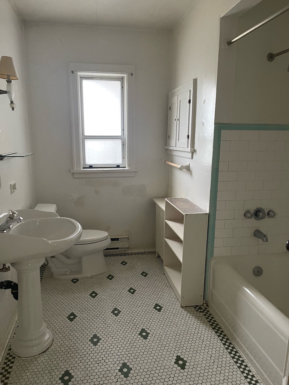 character 2/3 bedrooms apartment for rent 3