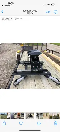 One year old fifth wheel hitch for dodge ram truck