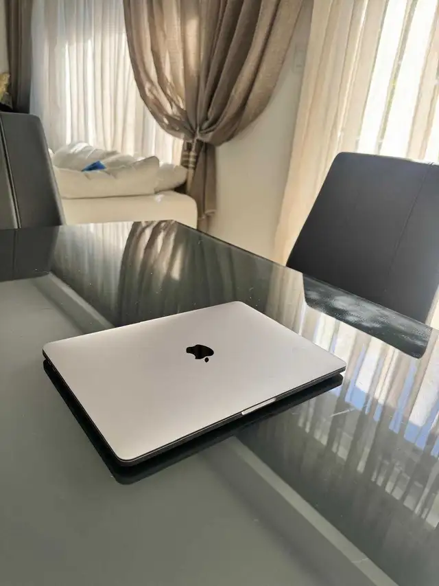 (2022)-Touch Bar-Excellent Condition in Laptops in City of Montréal - Image 6