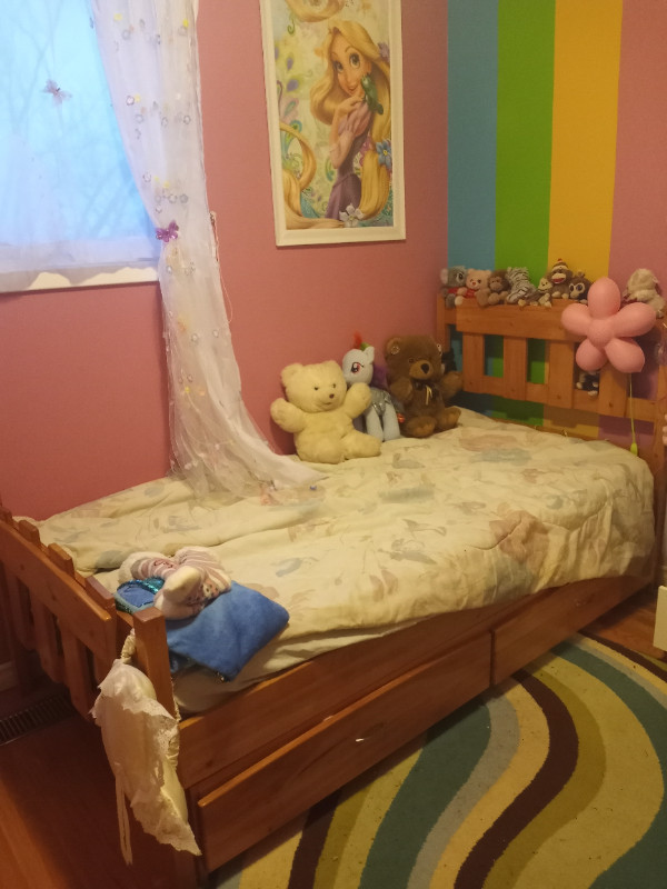 Twin single pine bedroom set in Beds & Mattresses in City of Toronto