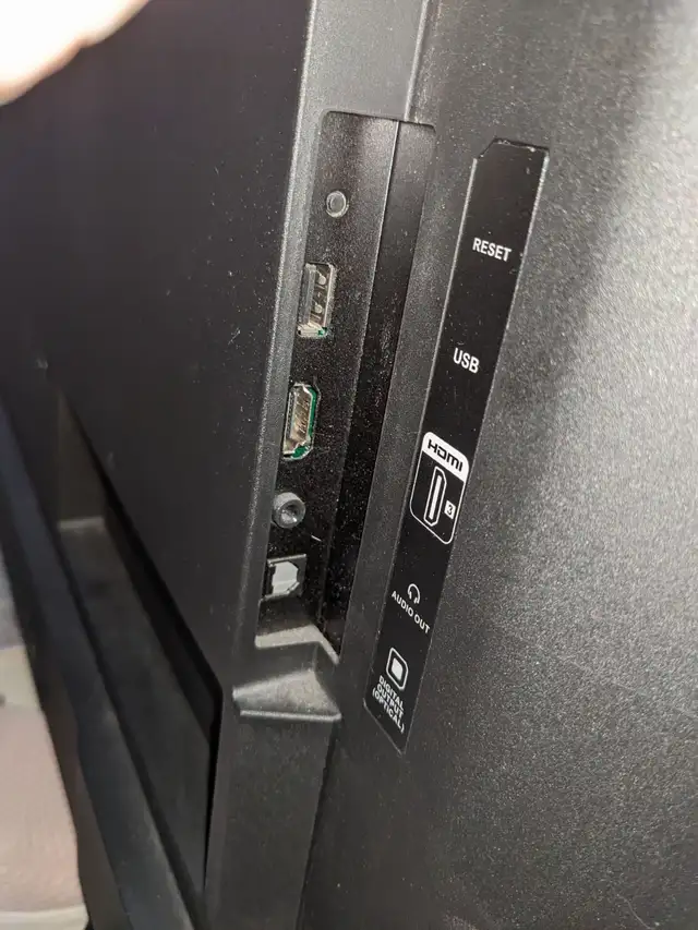 TV INSIGNIA ROKU 39" USED, GOOD in General Electronics in City of Montréal - Image 4