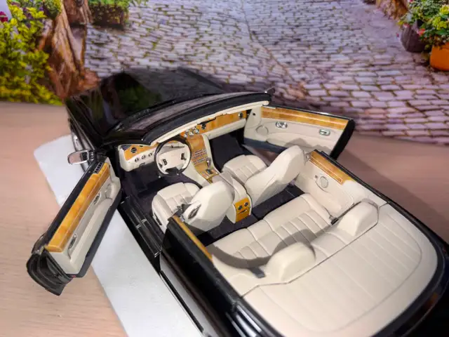 1:18 Minichamps Bentley Azure Convertible (2006) Diecast Model N in Arts & Collectibles in Mississauga / Peel Region - Image 8