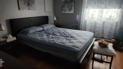 Set de chambre complet / lit queen., View more
