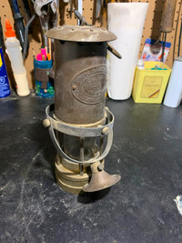 Gimballed safety lamp for sailboat